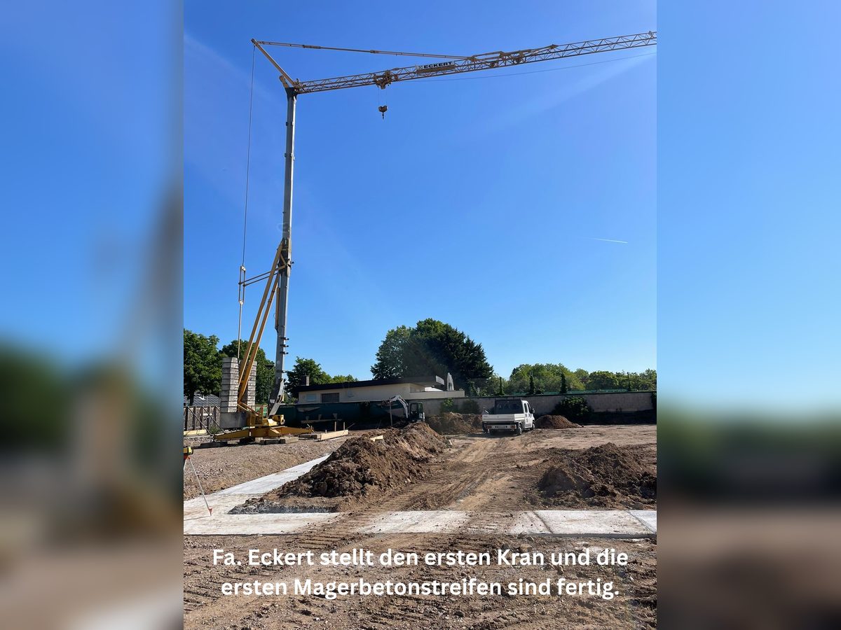 Erster Kran auf der Baustelle