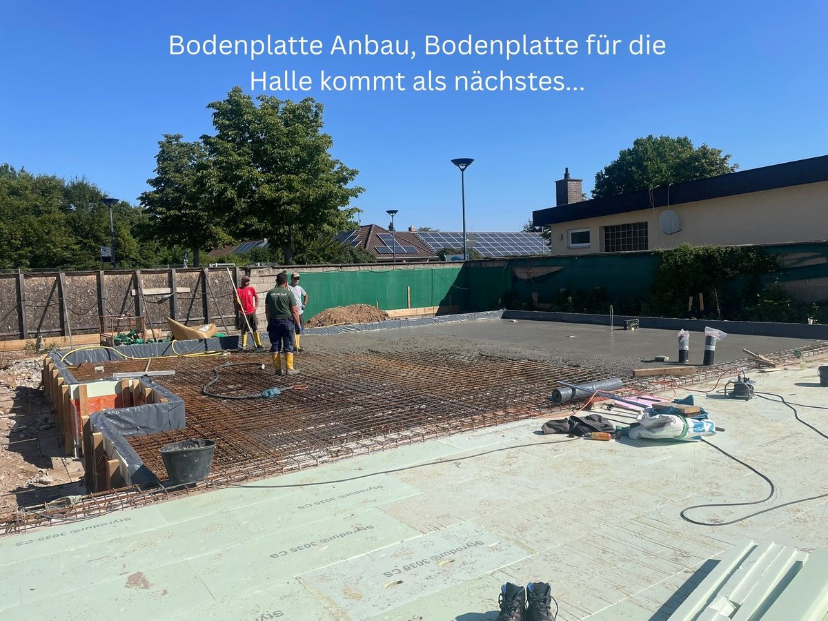 Bodenplatte des Anbaus ist gegossen